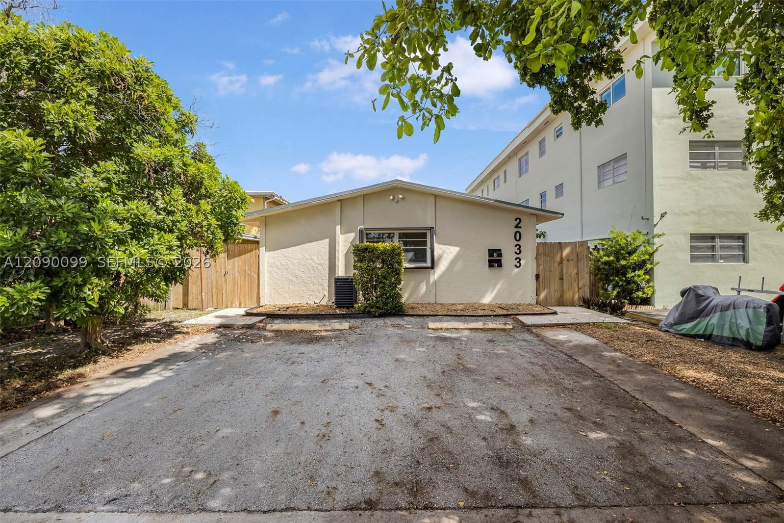 Real estate property located at 2033 Dewey St, Broward, Hollywood South Side Add, Hollywood, FL