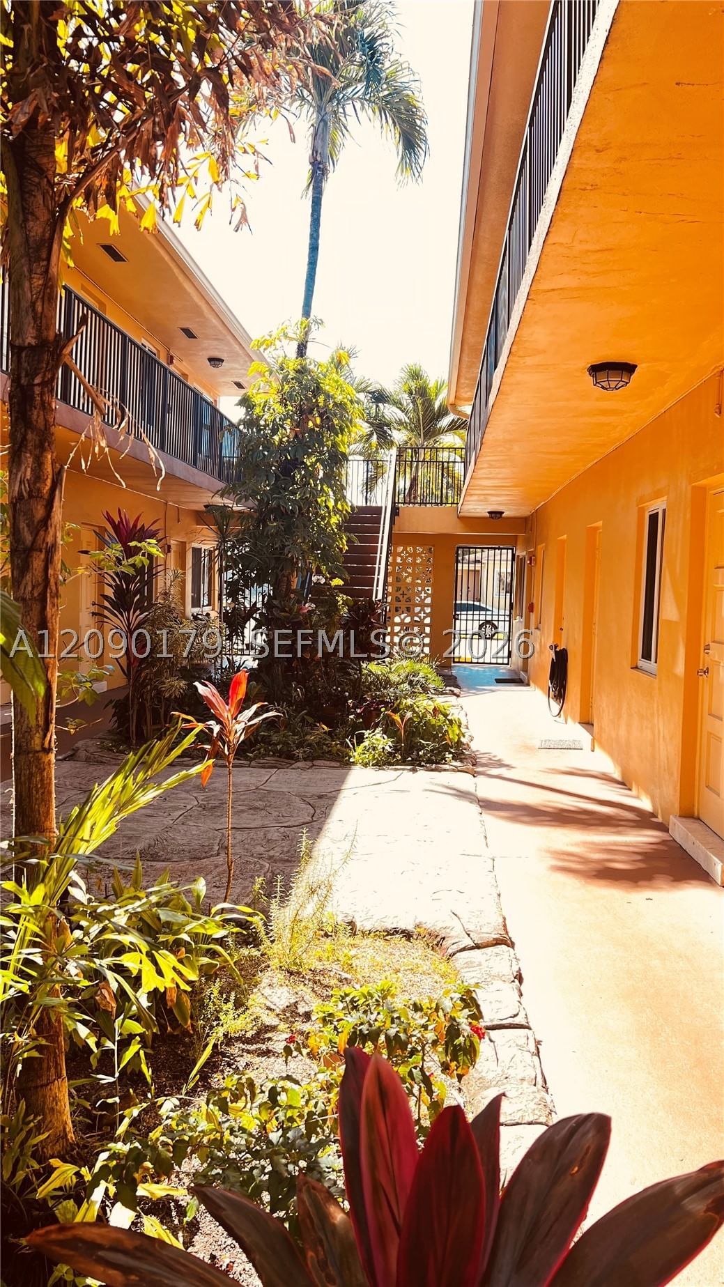 Real estate property located at 1733 Mayo St #11, Broward, Mayo Apartments Assoc Inc, Hollywood, FL