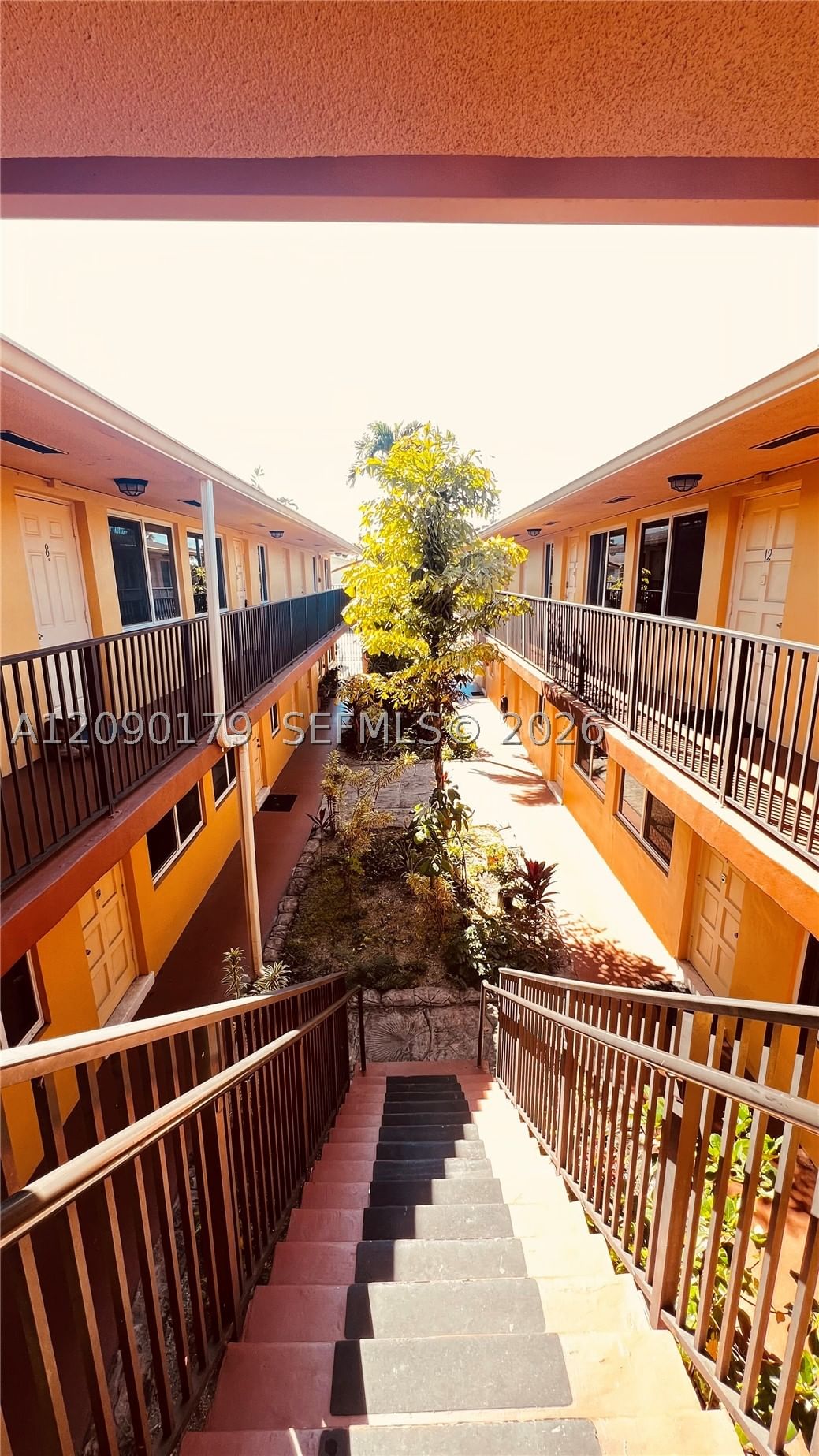 Real estate property located at 1733 Mayo St #11, Broward, Mayo Apartments Assoc Inc, Hollywood, FL