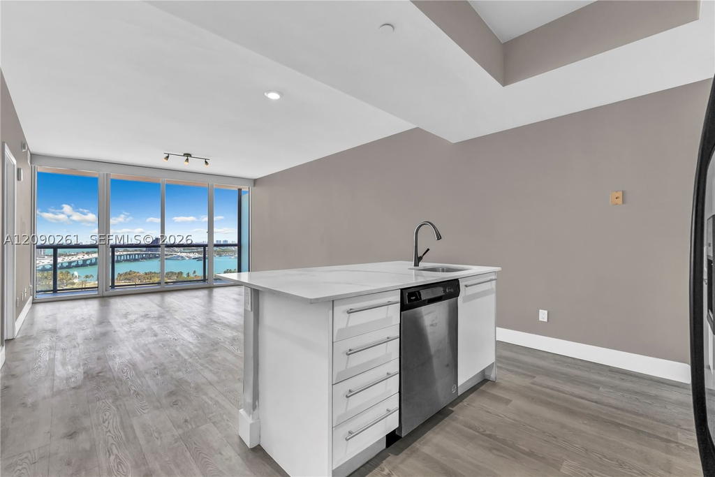 Real estate property located at 888 Biscayne Blvd #1710, Miami-dade, Marinablue Condo, Miami, FL