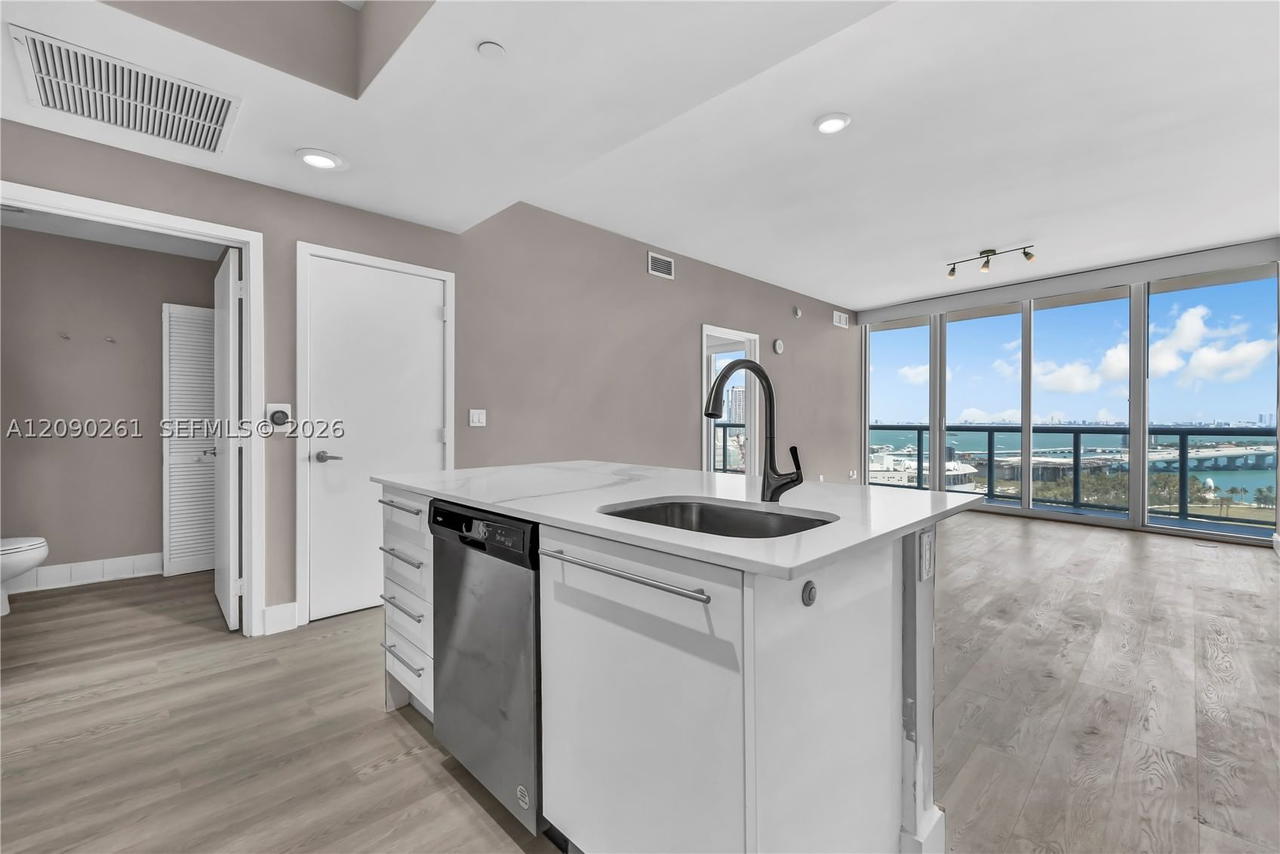 Real estate property located at 888 Biscayne Blvd #1710, Miami-dade, Marinablue Condo, Miami, FL