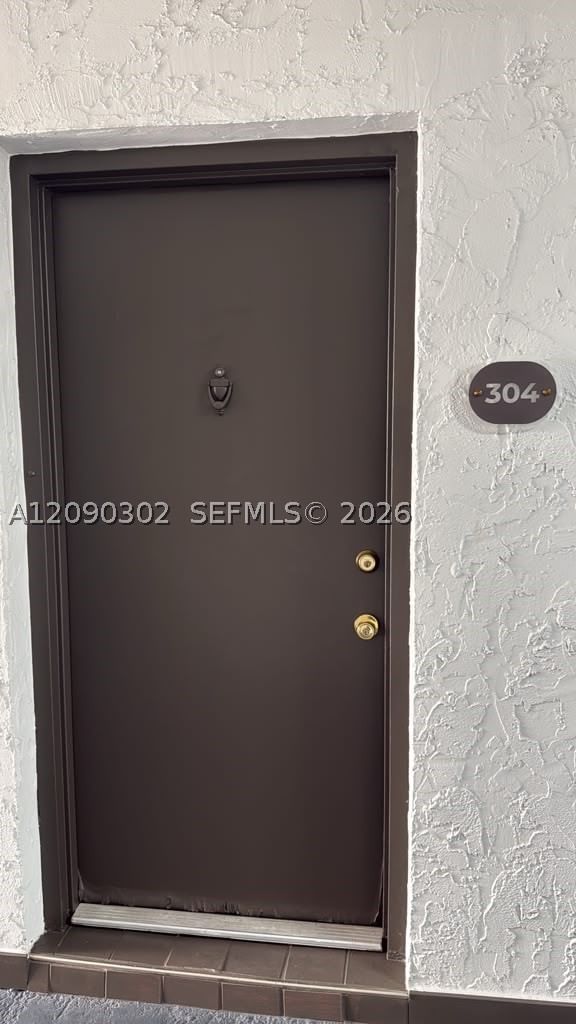 Real estate property located at 5221 Geneva Way #304, Miami-dade, Doral Gardens Ii Condo, Doral, FL