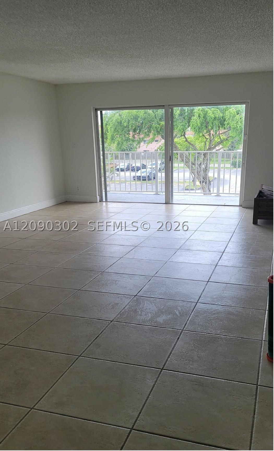 Real estate property located at 5221 Geneva Way #304, Miami-dade, Doral Gardens Ii Condo, Doral, FL