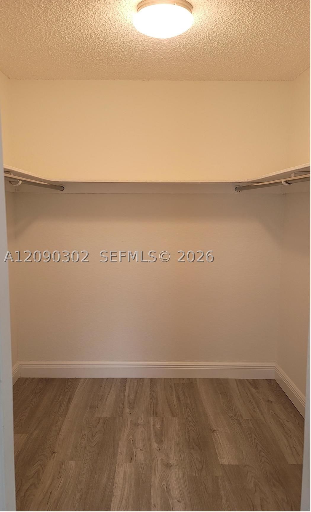 Real estate property located at 5221 Geneva Way #304, Miami-dade, Doral Gardens Ii Condo, Doral, FL