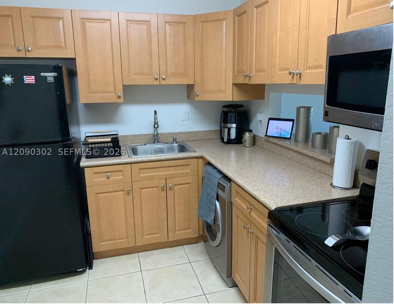 Real estate property located at 5221 Geneva Way #304, Miami-dade, Doral Gardens Ii Condo, Doral, FL