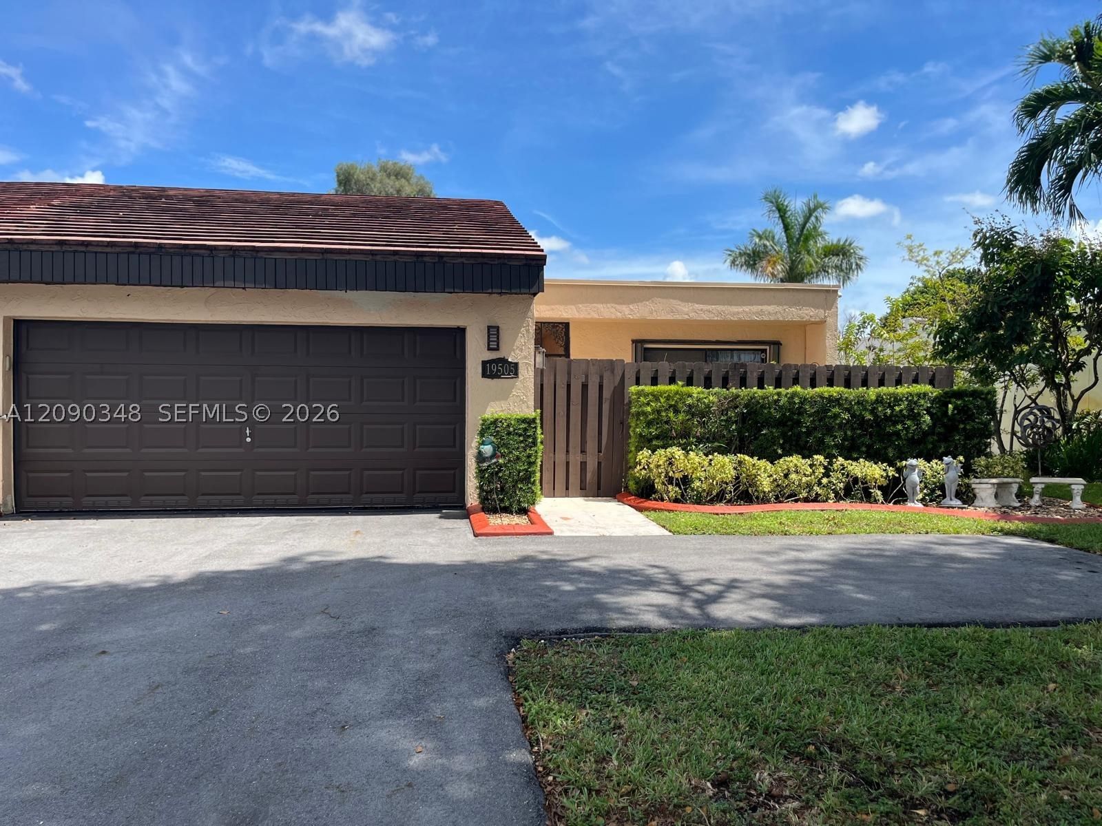 Real estate property located at 19505 Lake Dr, Miami-dade, Royal Singapore Lake, Hialeah, FL