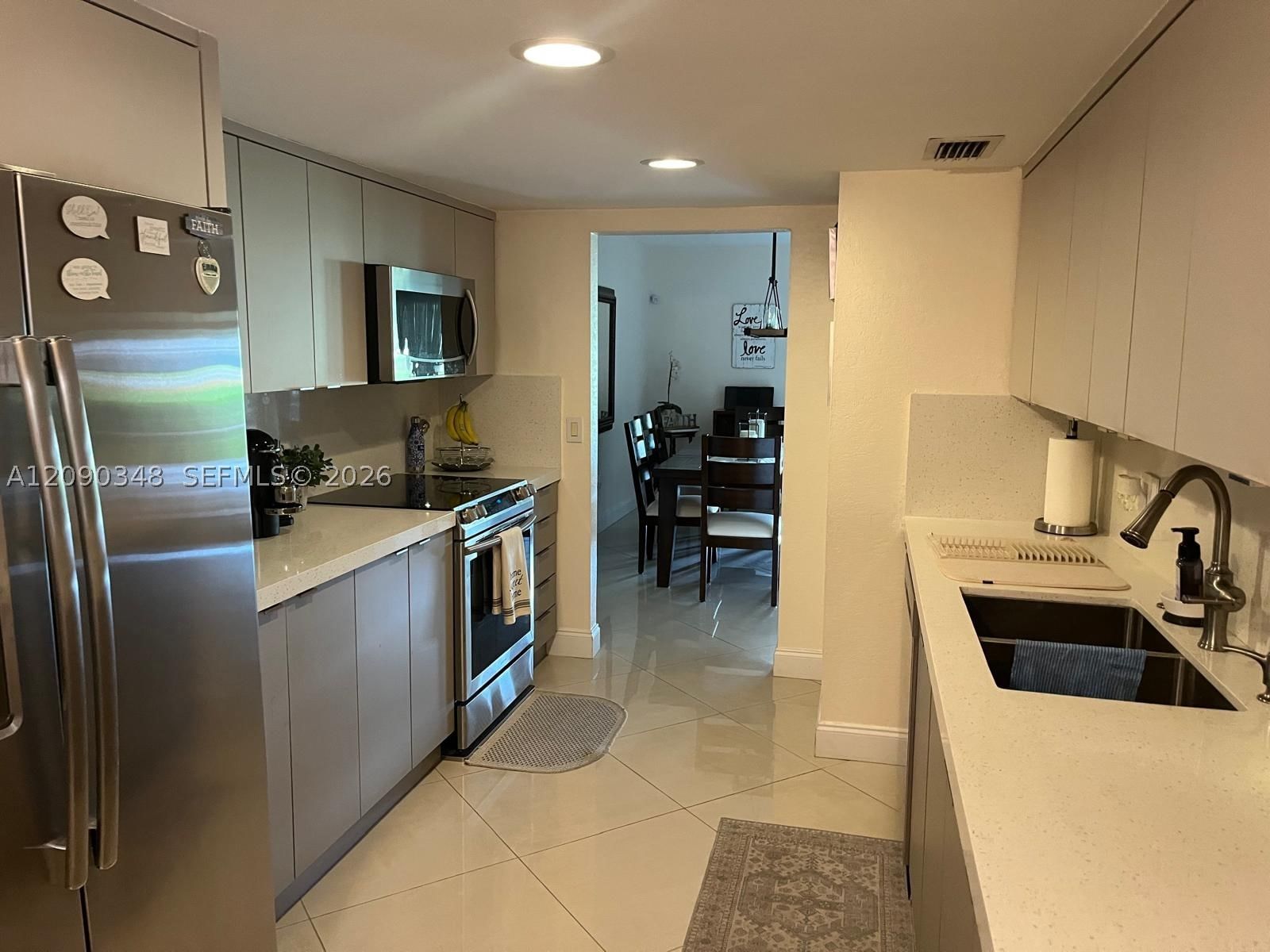 Real estate property located at 19505 Lake Dr, Miami-dade, Royal Singapore Lake, Hialeah, FL