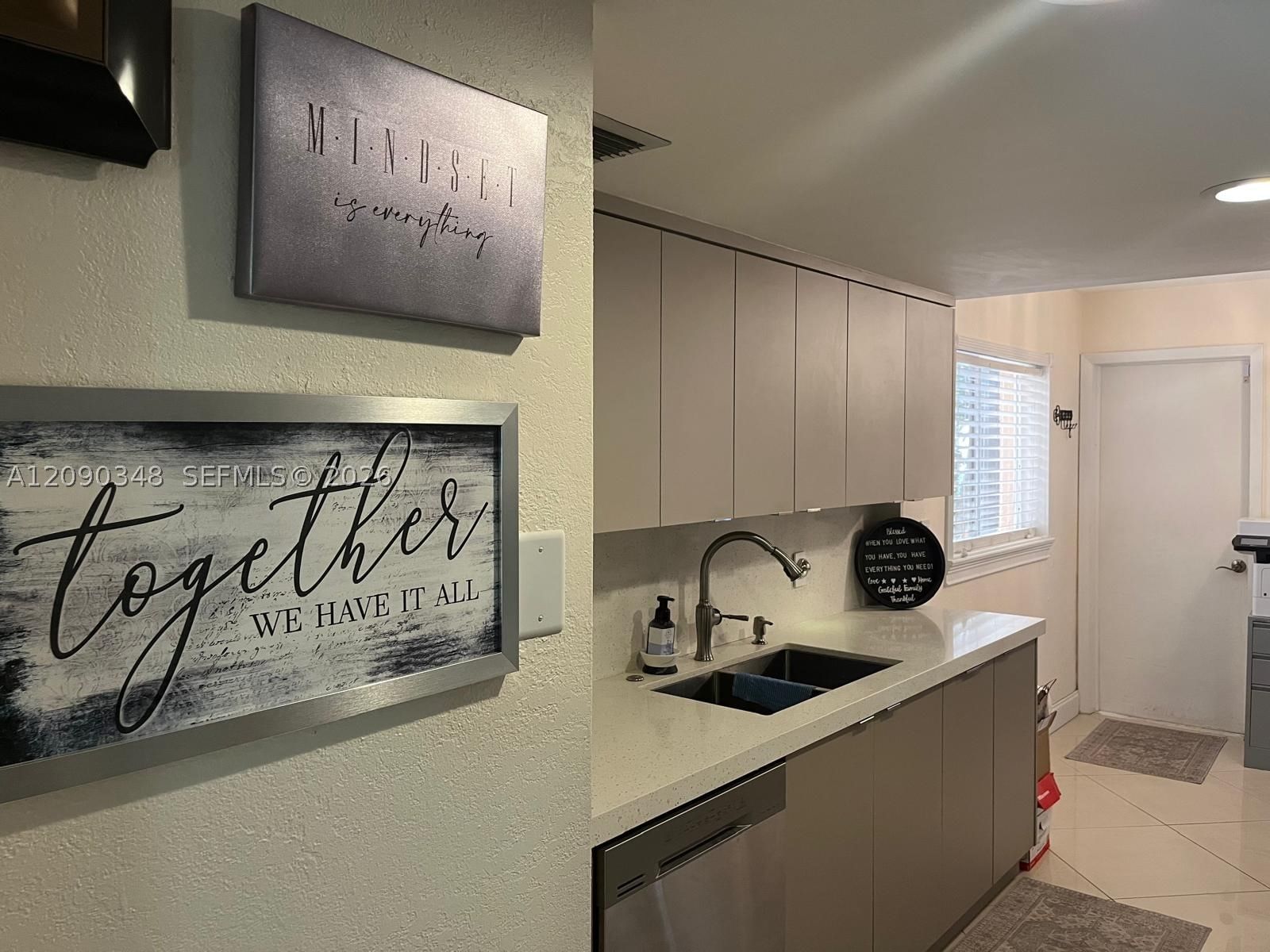 Real estate property located at 19505 Lake Dr, Miami-dade, Royal Singapore Lake, Hialeah, FL