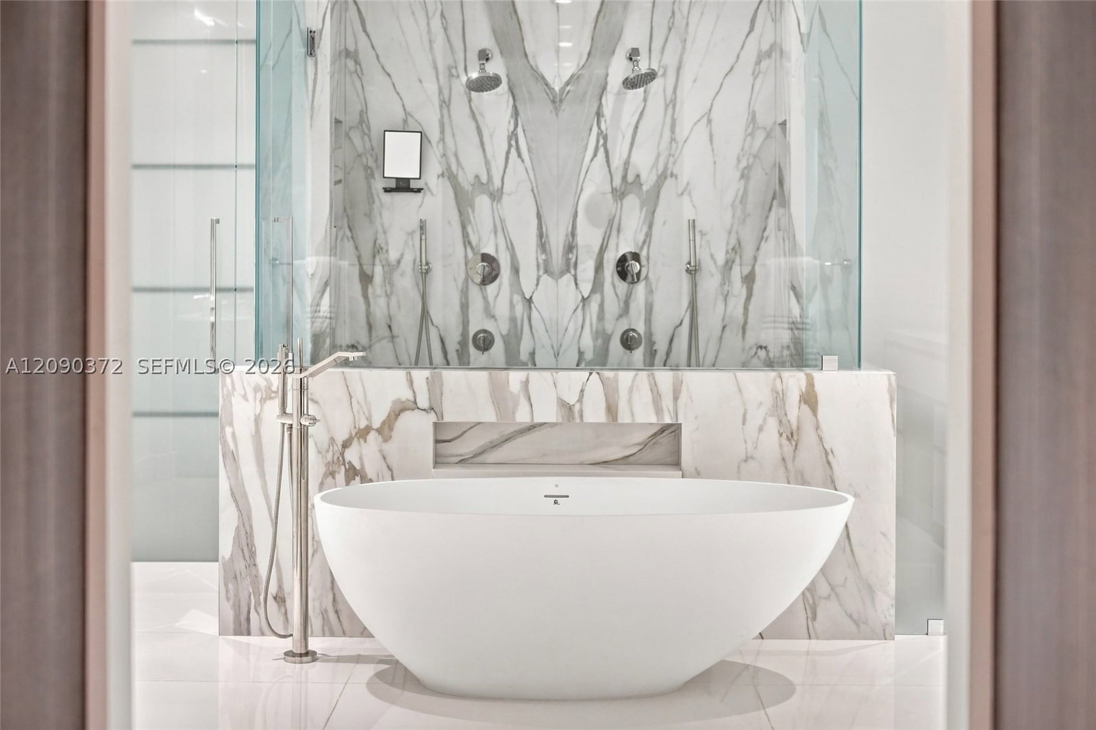 Real estate property located at 725 Ocean Blvd #105, Palm Beach, Boca Beach Residences Con, Boca Raton, FL