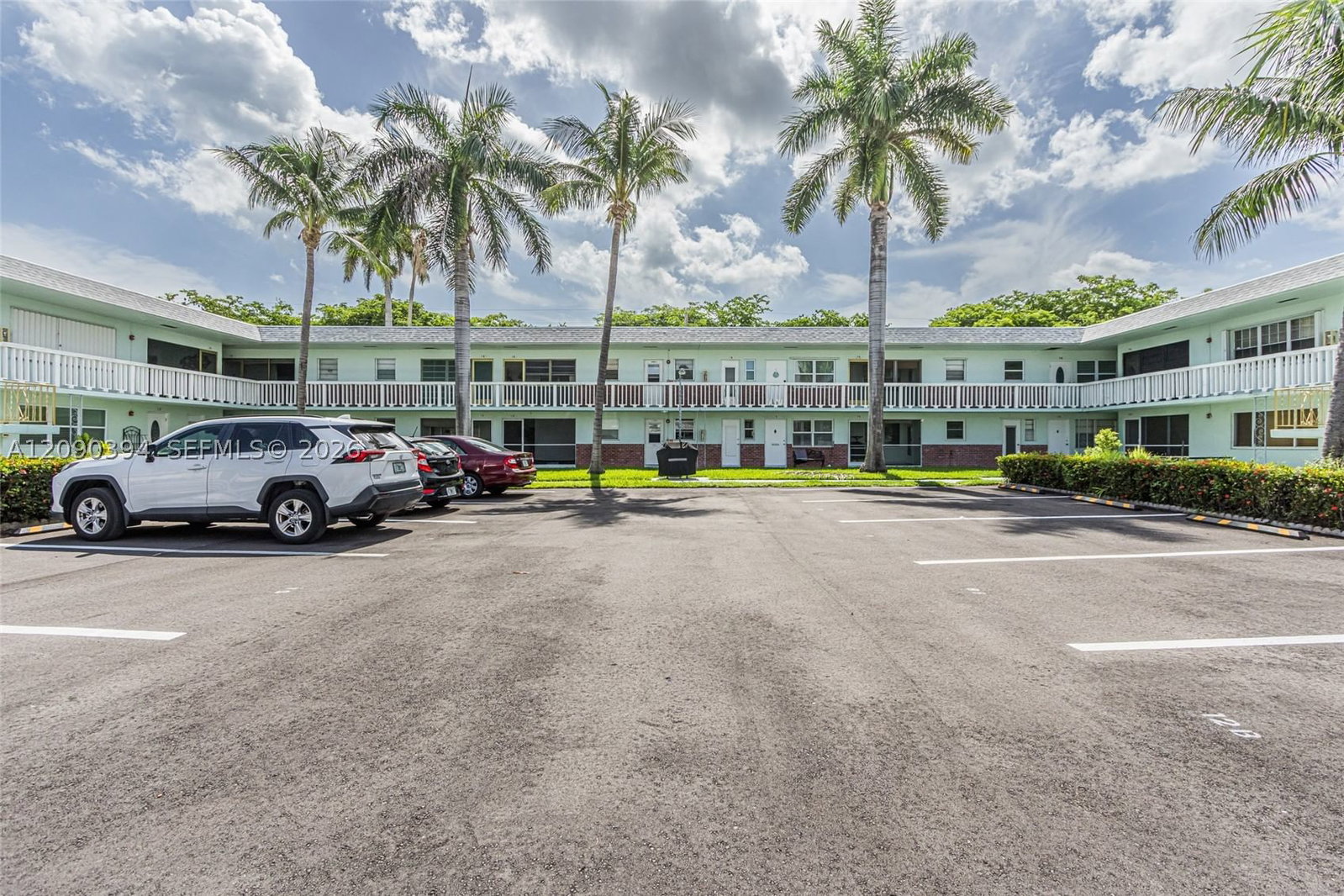 Real estate property located at 1401 12th Ct #3B, Broward, Crystal Court Manor No 9, Hollywood, FL
