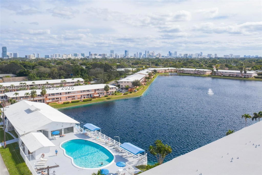 Real estate property located at 920 11th Ave #9D, Broward, Rolen Lake Gardens Co-op, Hallandale Beach, FL
