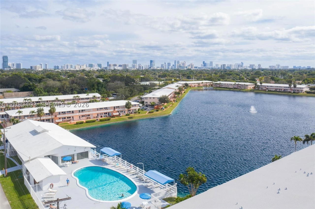 Real estate property located at 920 11th Ave #9D, Broward, Rolen Lake Gardens Co-op, Hallandale Beach, FL