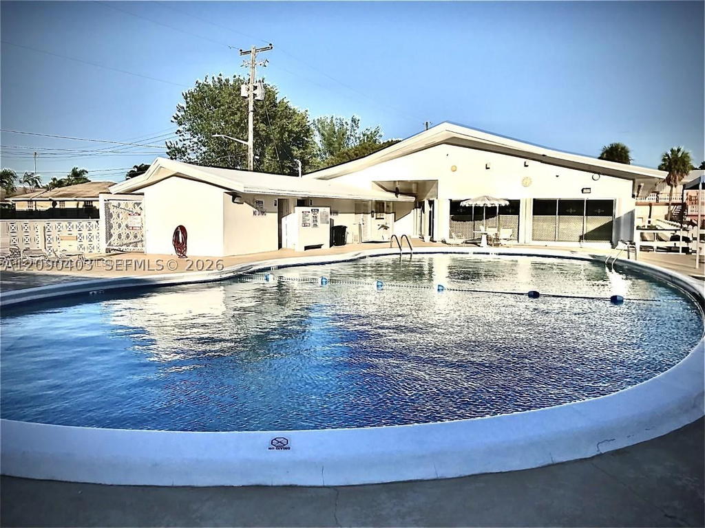 Real estate property located at 920 11th Ave #9D, Broward, Rolen Lake Gardens Co-op, Hallandale Beach, FL