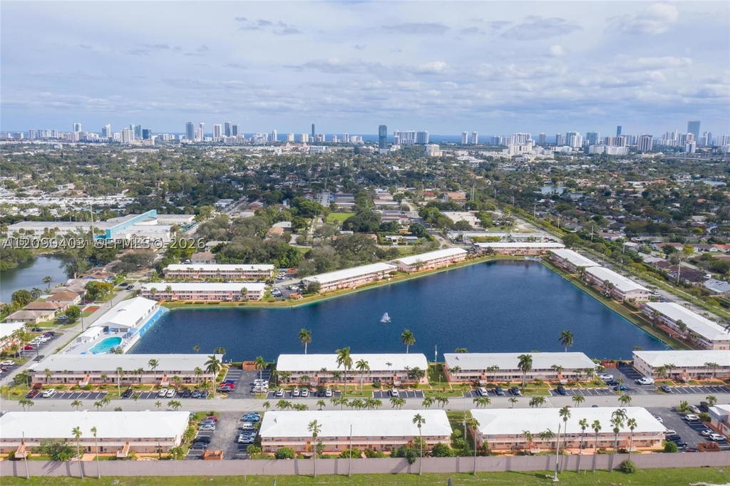 Real estate property located at 920 11th Ave #9D, Broward, Rolen Lake Gardens Co-op, Hallandale Beach, FL