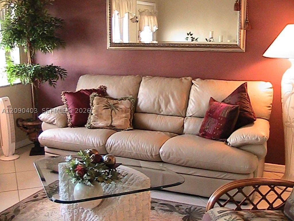 Real estate property located at 920 11th Ave #9D, Broward, Rolen Lake Gardens Co-op, Hallandale Beach, FL