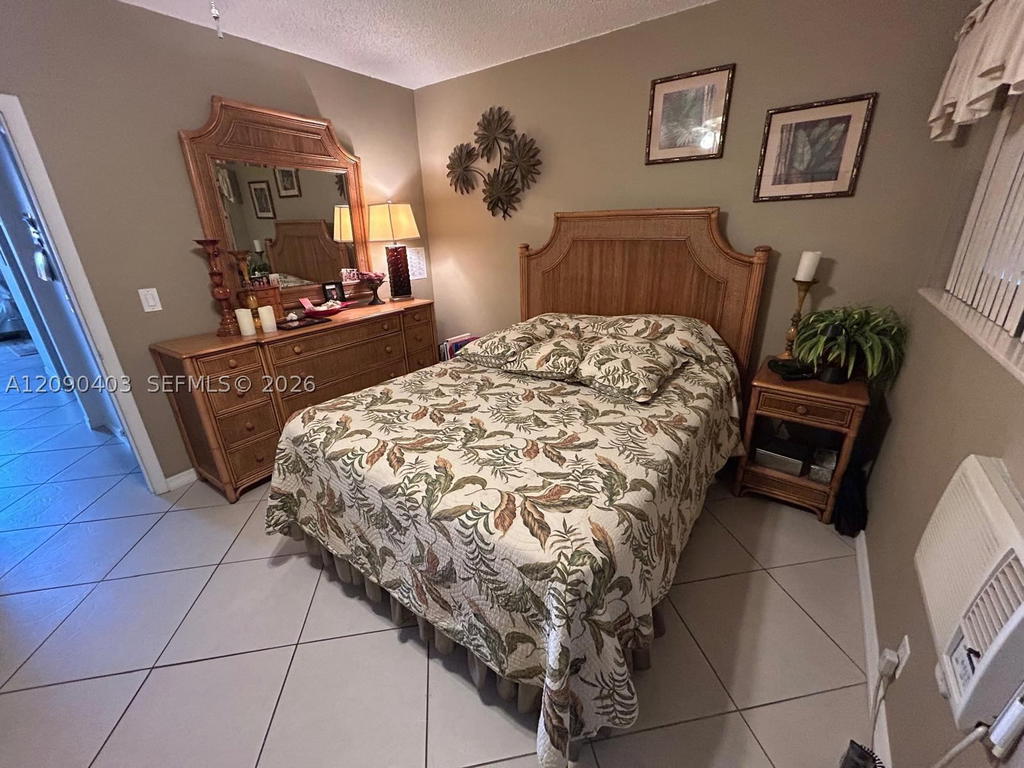 Real estate property located at 920 11th Ave #9D, Broward, Rolen Lake Gardens Co-op, Hallandale Beach, FL