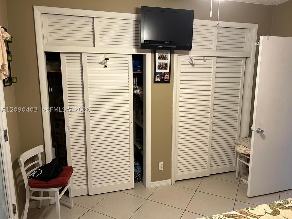 Real estate property located at 920 11th Ave #9D, Broward, Rolen Lake Gardens Co-op, Hallandale Beach, FL