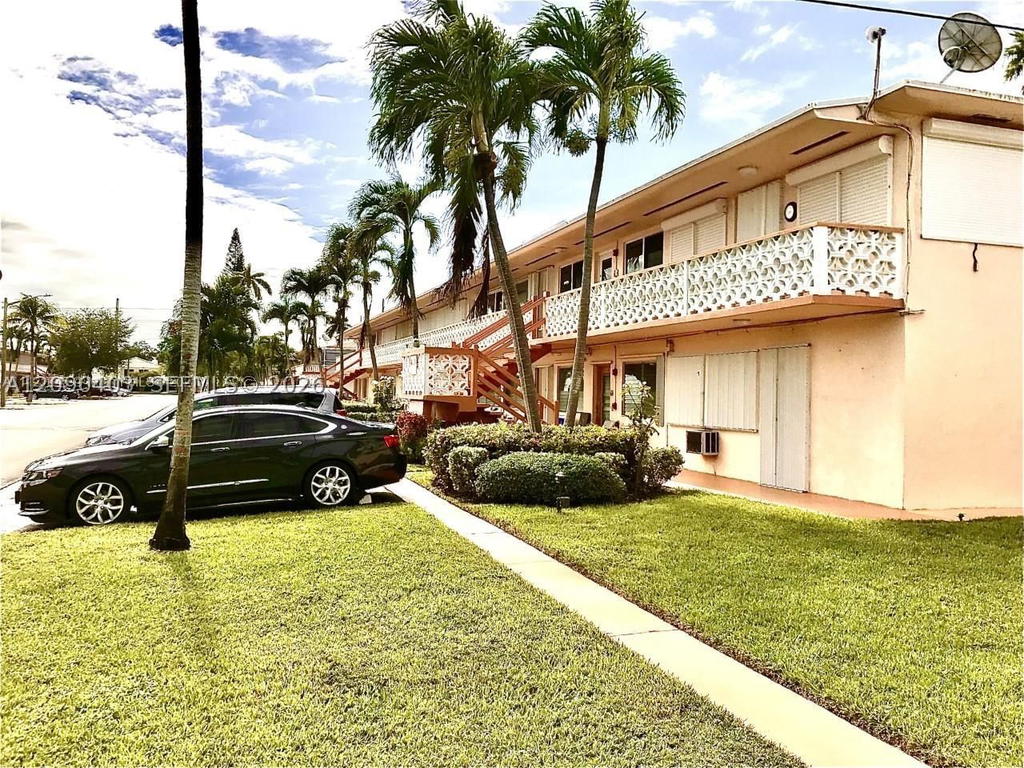 Real estate property located at 920 11th Ave #9D, Broward, Rolen Lake Gardens Co-op, Hallandale Beach, FL