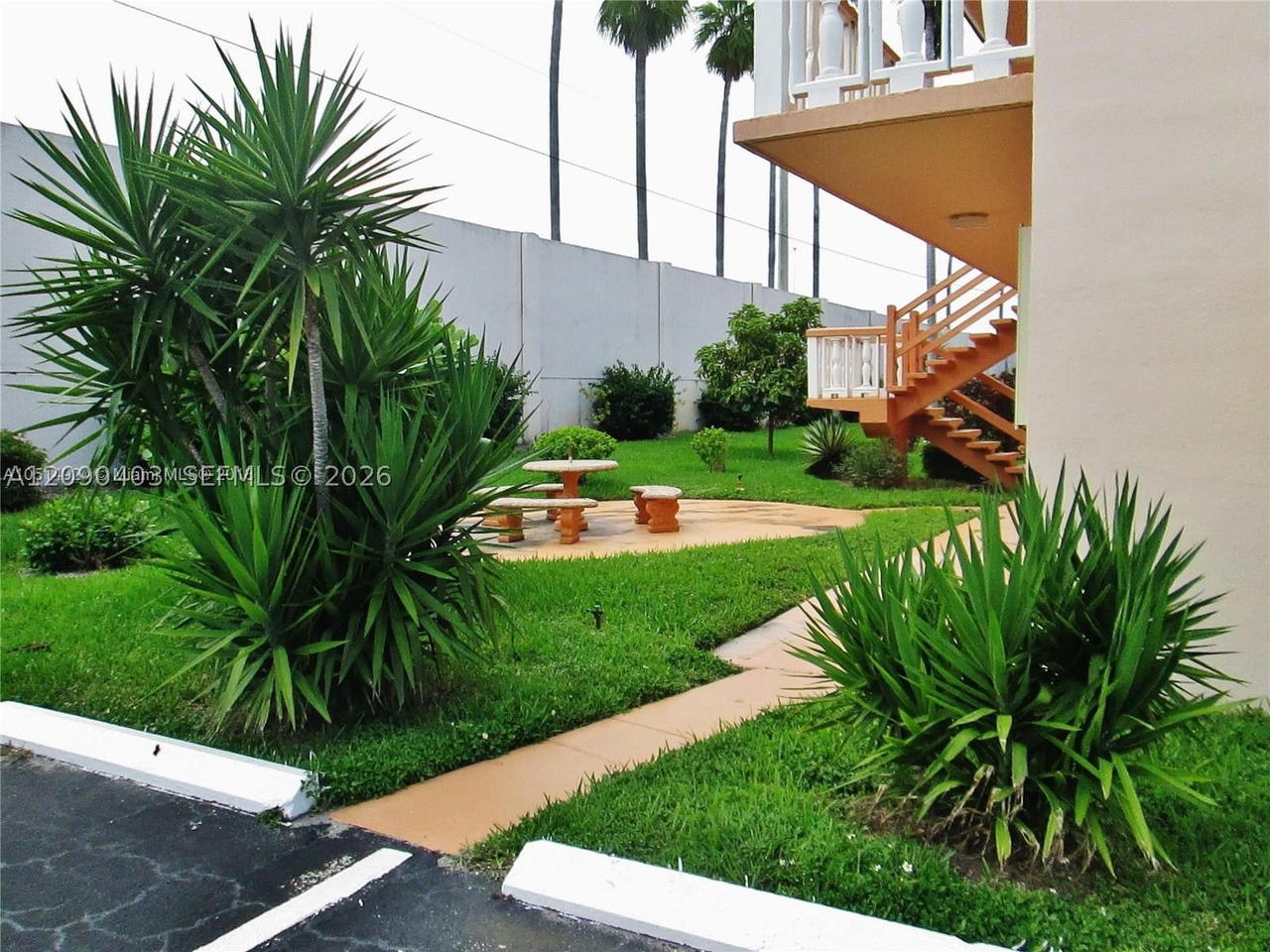 Real estate property located at 920 11th Ave #9D, Broward, Rolen Lake Gardens Co-op, Hallandale Beach, FL