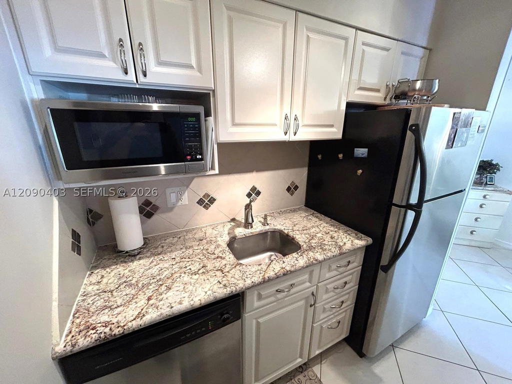 Real estate property located at 920 11th Ave #9D, Broward, Rolen Lake Gardens Co-op, Hallandale Beach, FL