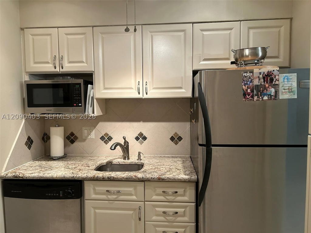 Real estate property located at 920 11th Ave #9D, Broward, Rolen Lake Gardens Co-op, Hallandale Beach, FL
