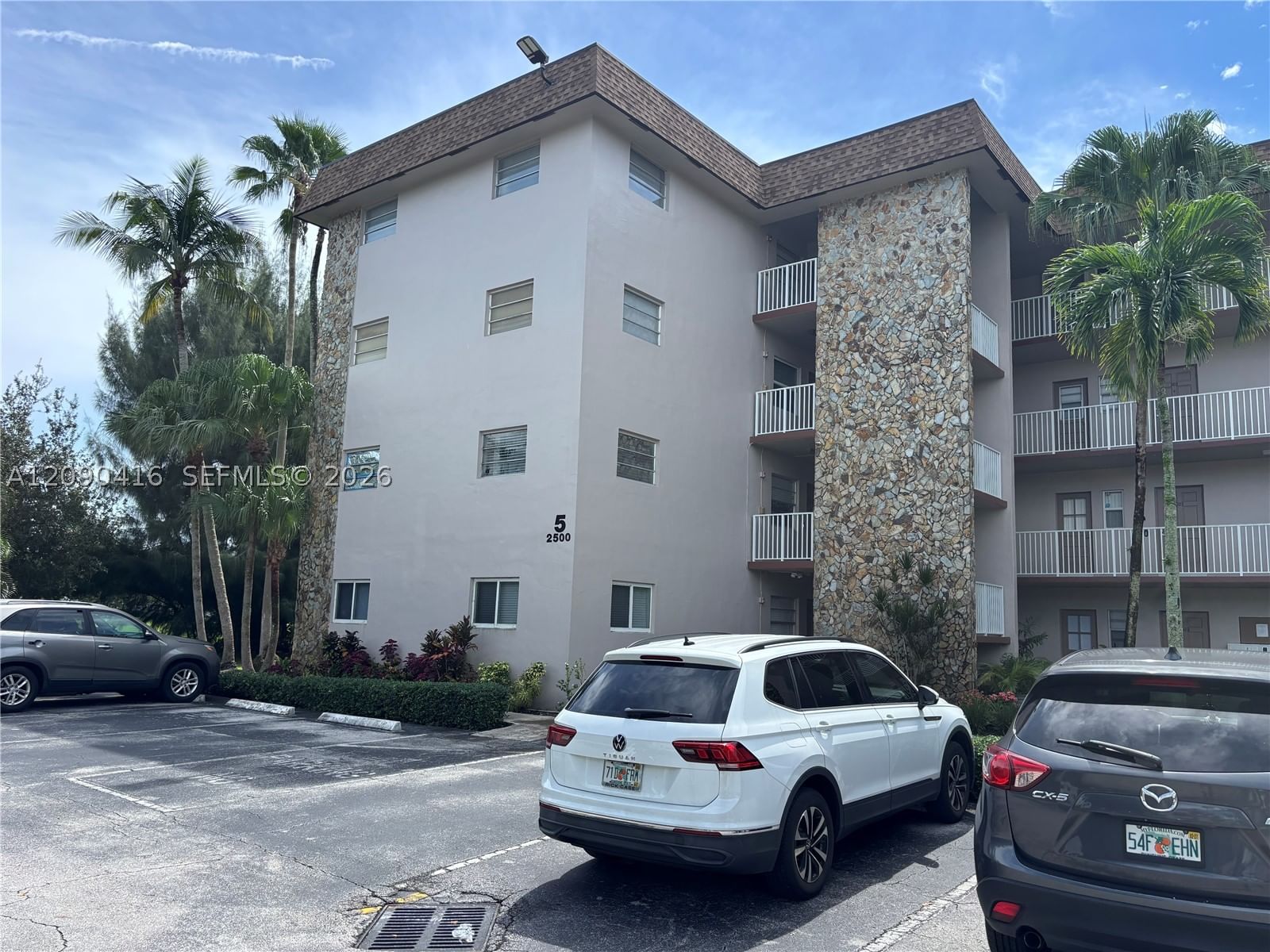 Real estate property located at 2500 81st Ave #403, Broward, Arrowhead Condo No V, Davie, FL