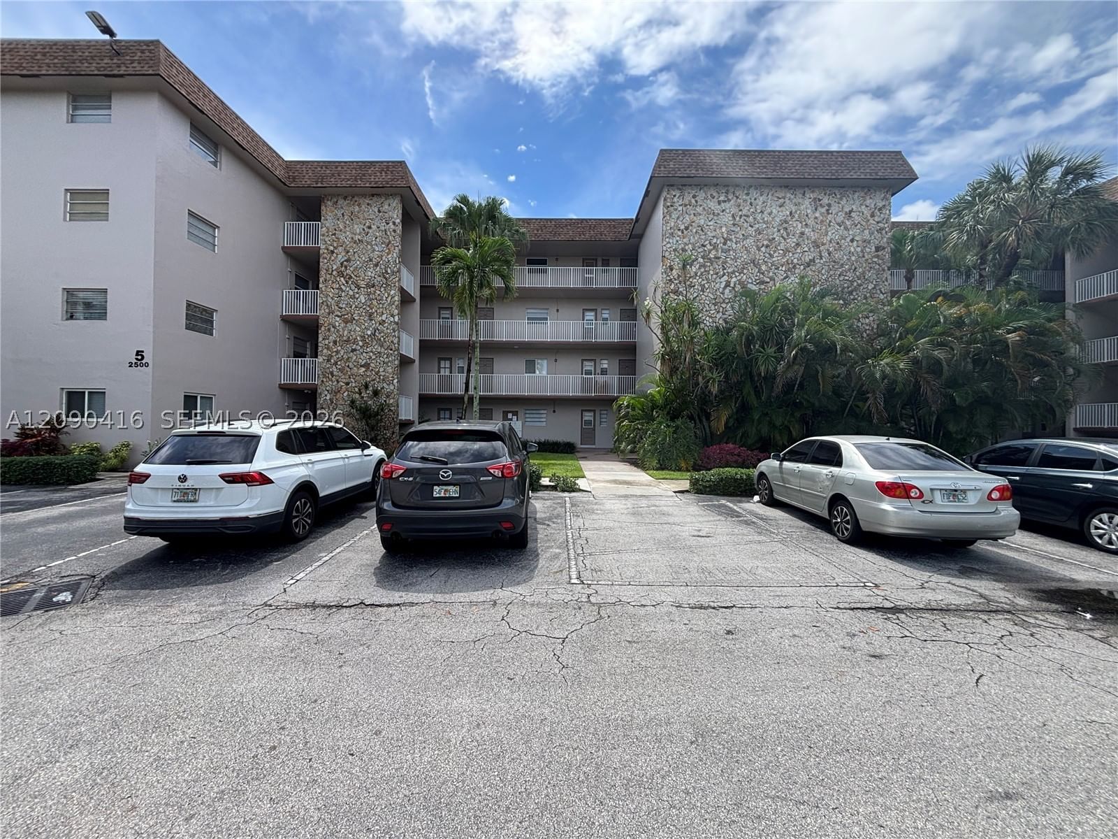 Real estate property located at 2500 81st Ave #403, Broward, Arrowhead Condo No V, Davie, FL