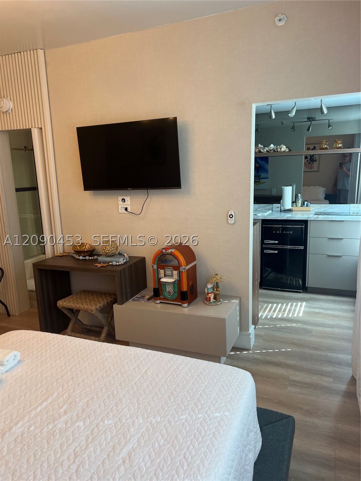 Real estate property located at 918 Ocean Dr #206, Miami-dade, 918 Ocean Drive Condo, Miami Beach, FL