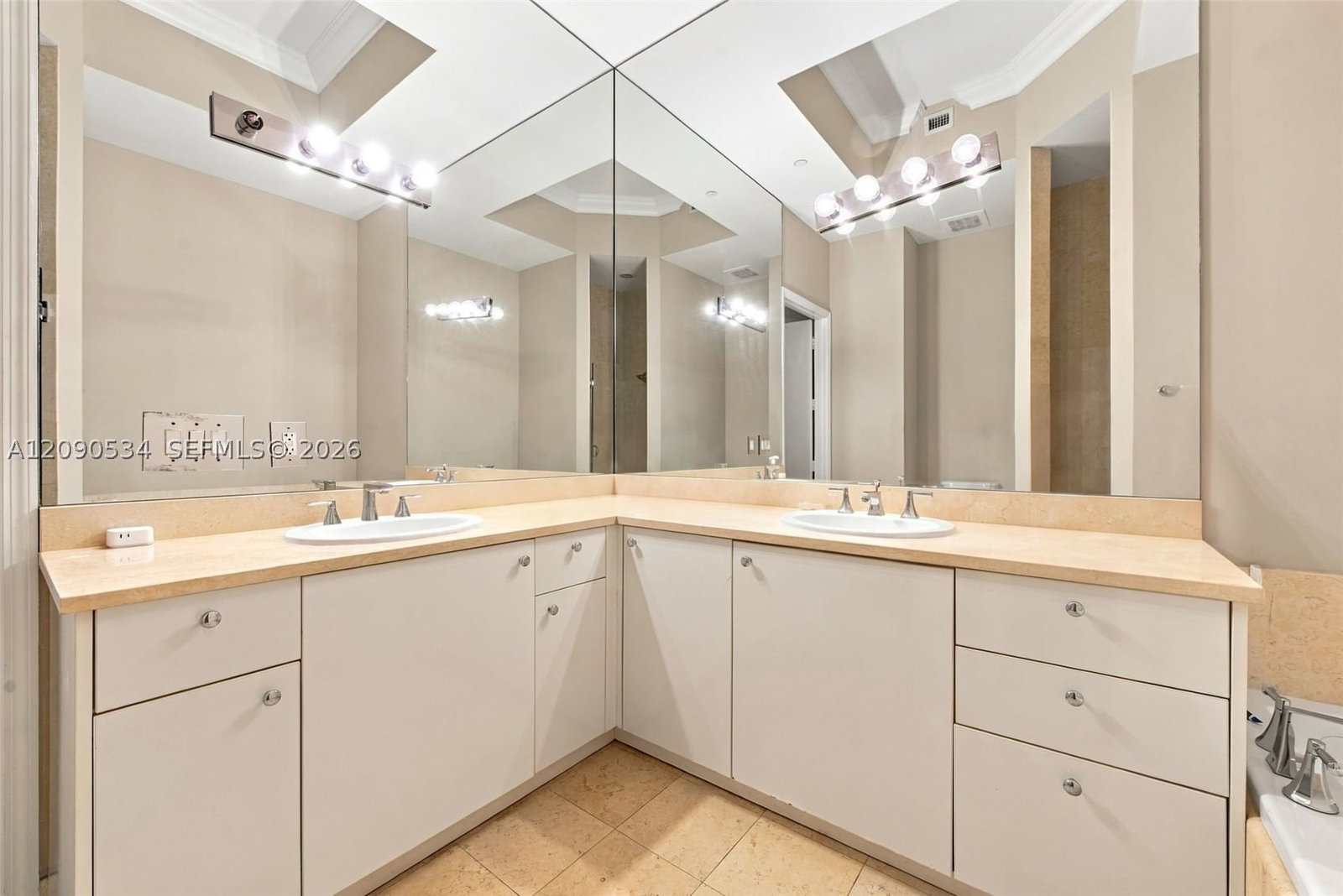 Real estate property located at 19900 Country Club Dr #116, Miami-dade, Turnberry Village So Towe, Aventura, FL