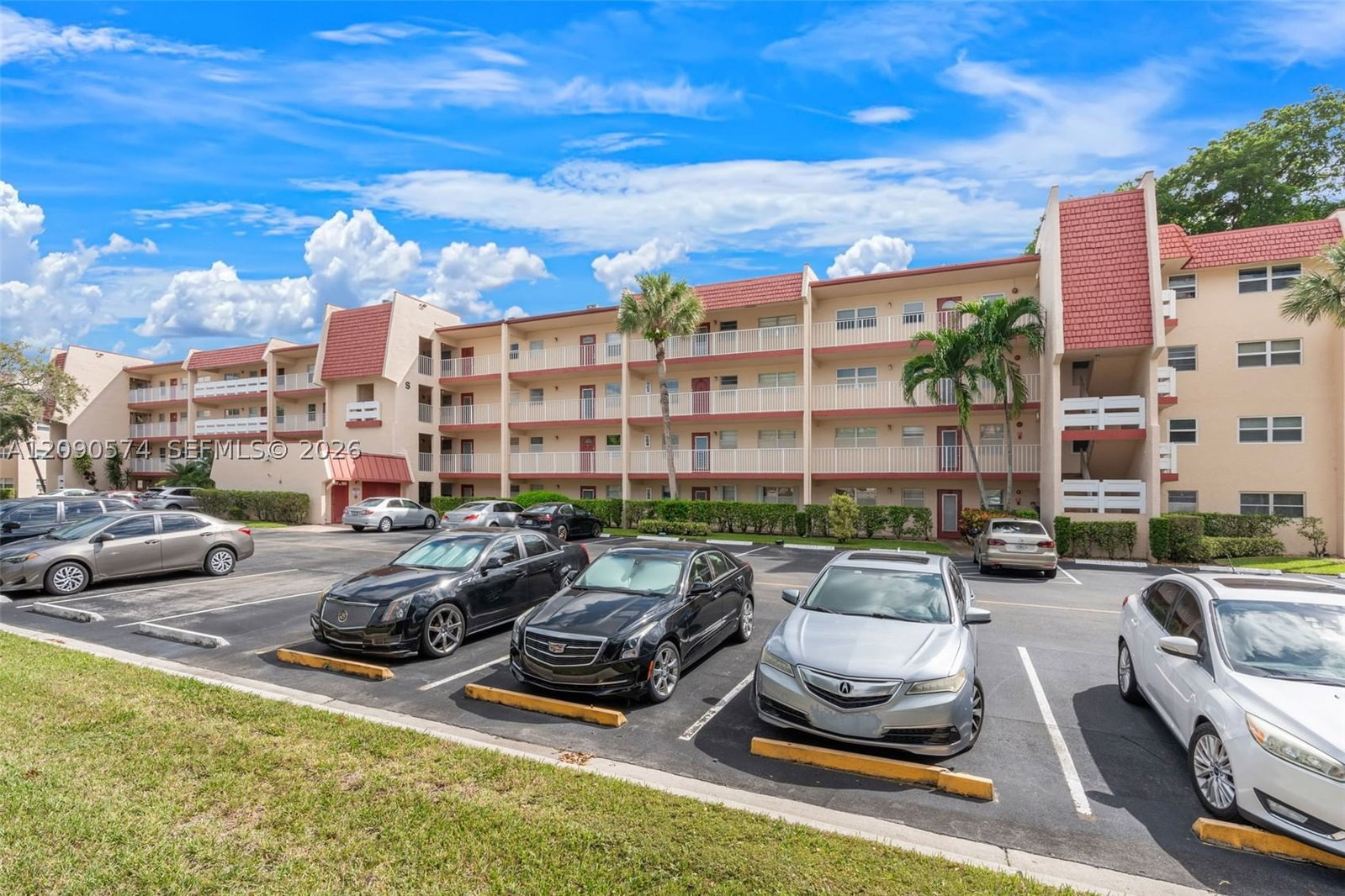 Real estate property located at 1040 Country Club Dr #208, Broward, Oriole Golf & Tennis Club, Margate, FL