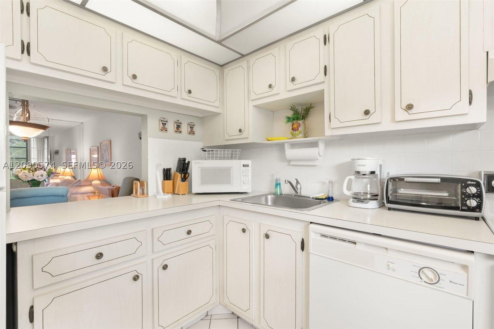 Real estate property located at 1040 Country Club Dr #208, Broward, Oriole Golf & Tennis Club, Margate, FL