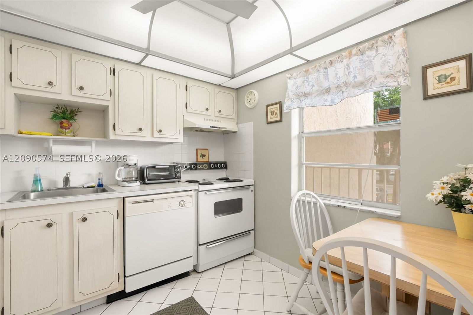 Real estate property located at 1040 Country Club Dr #208, Broward, Oriole Golf & Tennis Club, Margate, FL