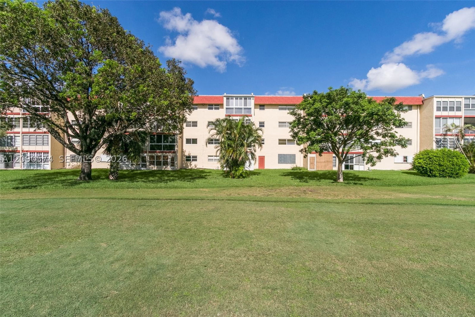Real estate property located at 1040 Country Club Dr #208, Broward, Oriole Golf & Tennis Club, Margate, FL