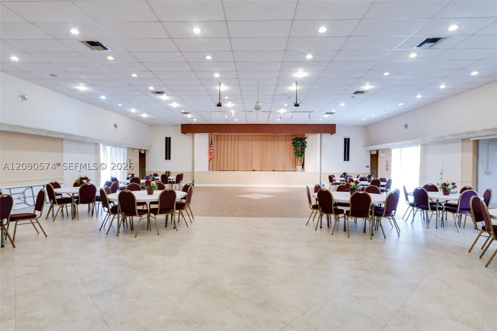 Real estate property located at 1040 Country Club Dr #208, Broward, Oriole Golf & Tennis Club, Margate, FL
