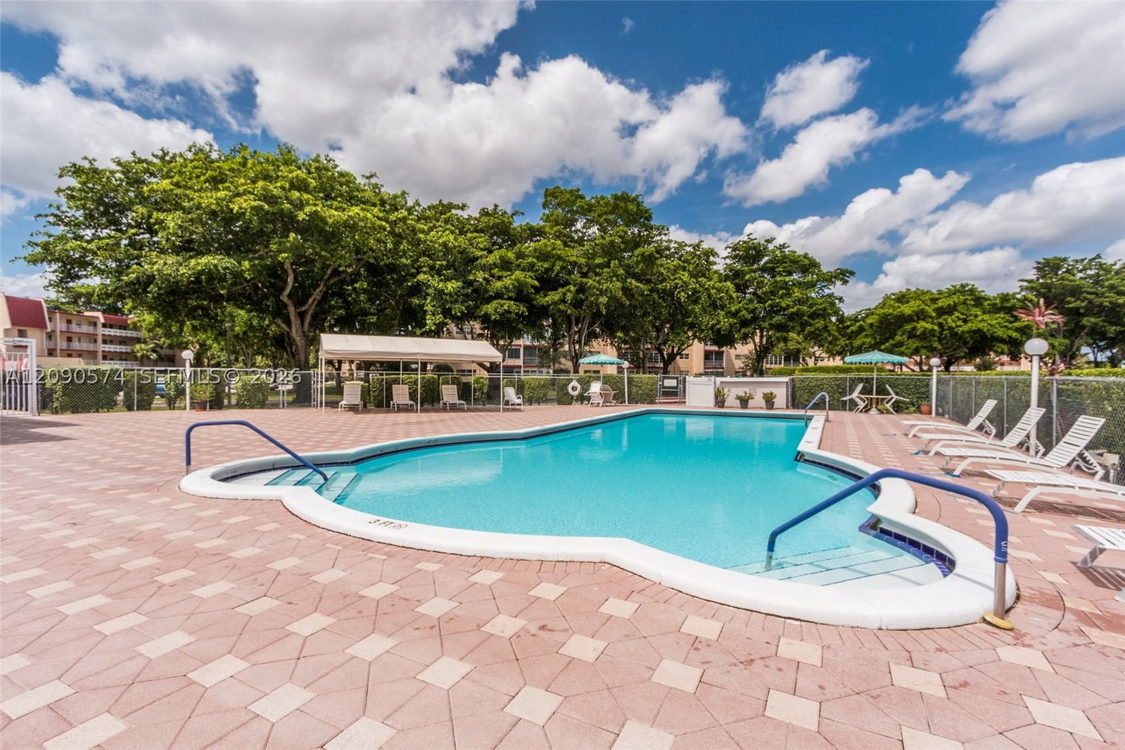 Real estate property located at 1040 Country Club Dr #208, Broward, Oriole Golf & Tennis Club, Margate, FL