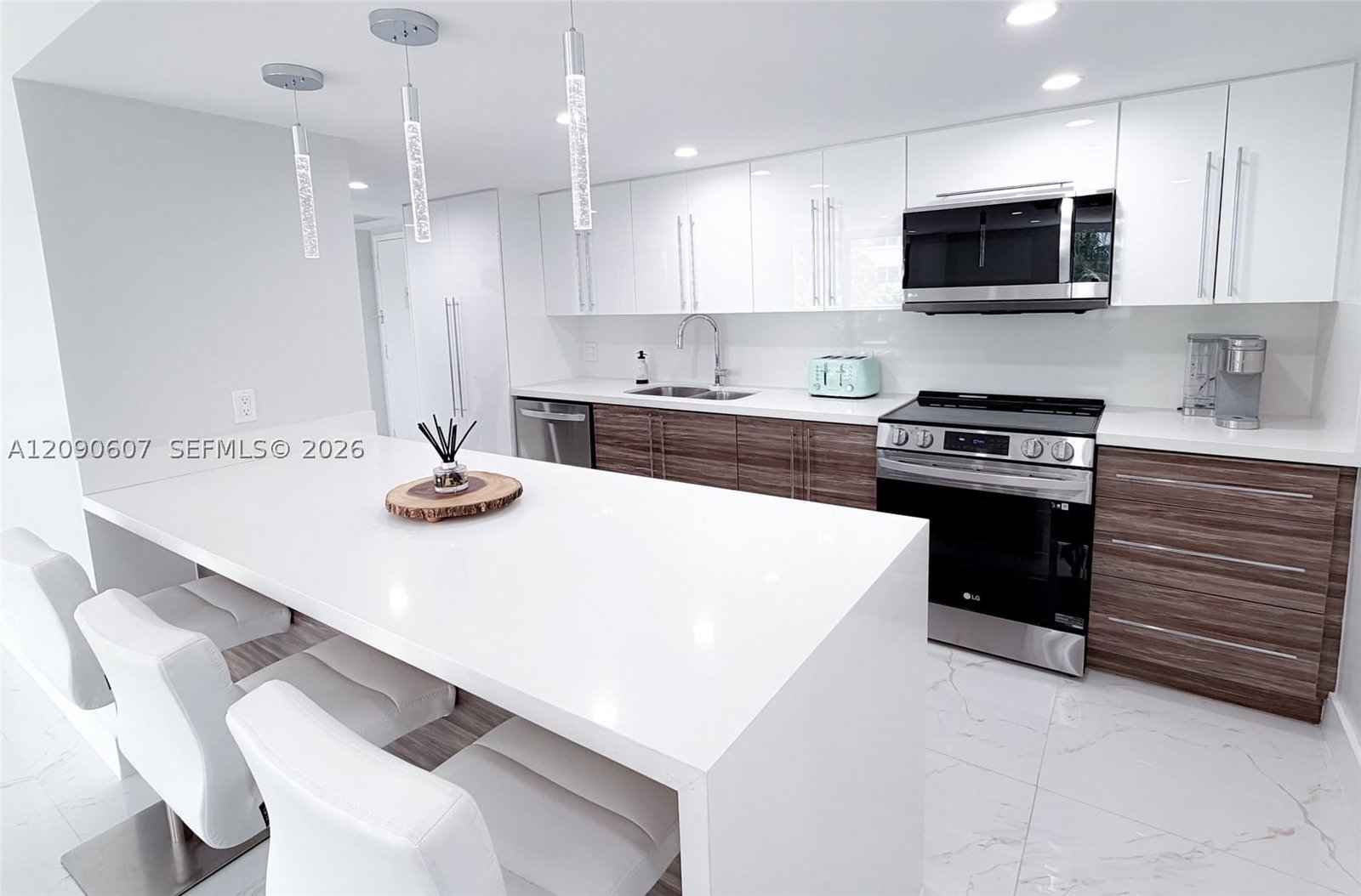 Real estate property located at 1800 Collins Ave #3B, Miami-dade, Tower 1800 Condo, Miami Beach, FL