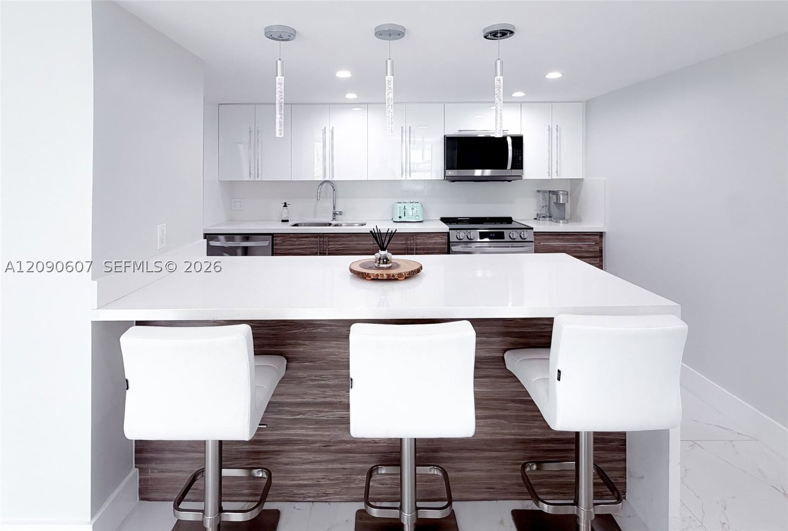 Real estate property located at 1800 Collins Ave #3B, Miami-dade, Tower 1800 Condo, Miami Beach, FL