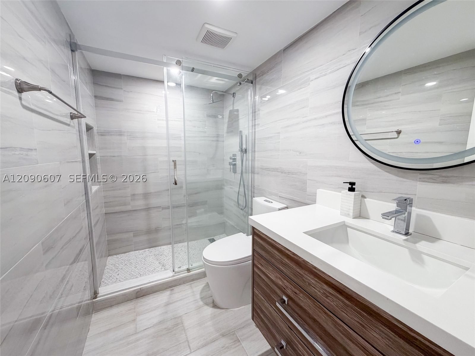 Real estate property located at 1800 Collins Ave #3B, Miami-dade, Tower 1800 Condo, Miami Beach, FL