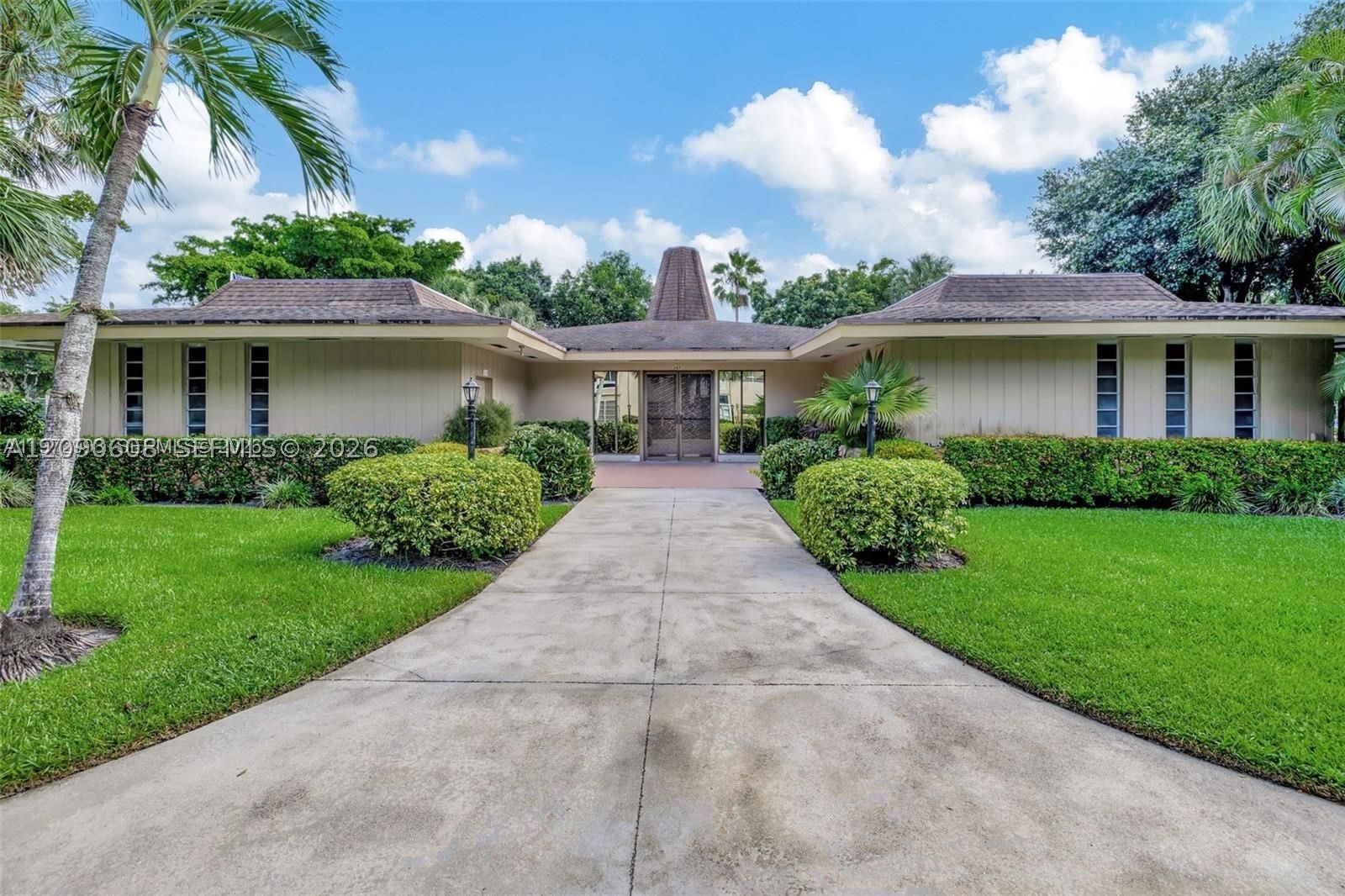 Real estate property located at 5002 35th St #306, Broward, Usnee Gardens Condo, Lauderdale Lakes, FL