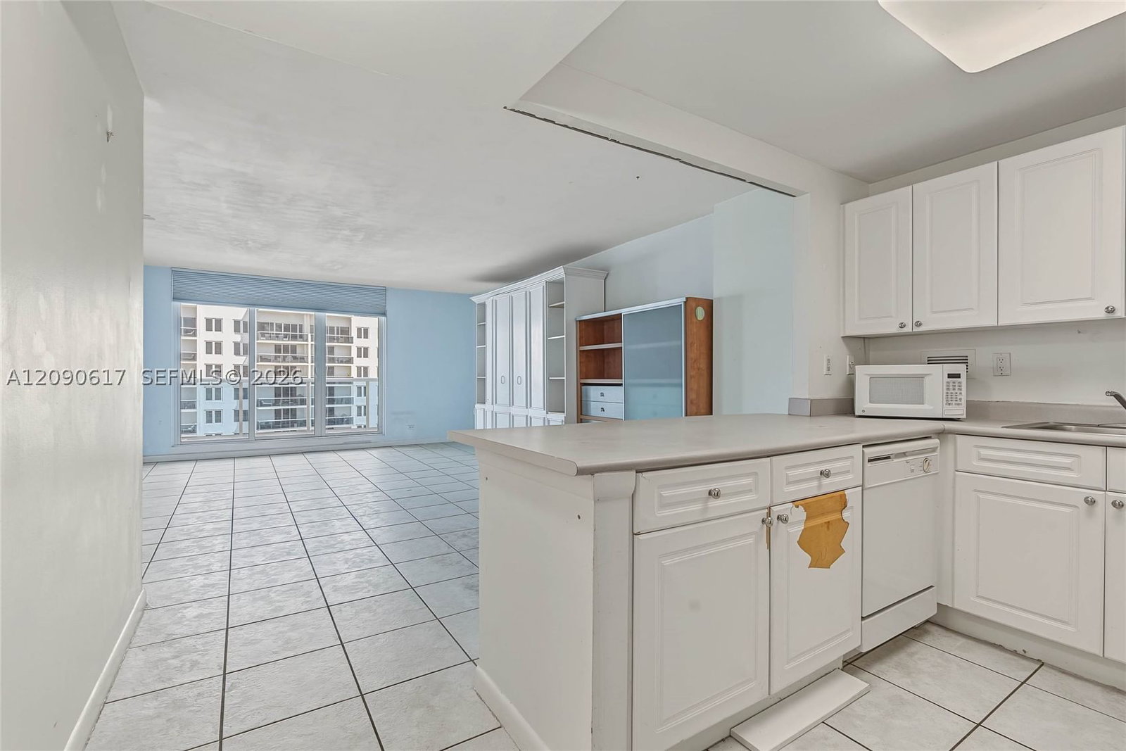 Real estate property located at 2301 Collins Ave #1420, Miami-dade, Roney Palace, Miami Beach, FL