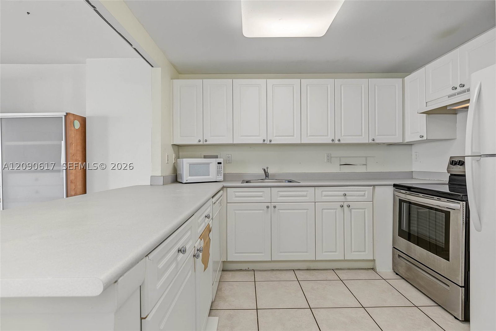 Real estate property located at 2301 Collins Ave #1420, Miami-dade, Roney Palace, Miami Beach, FL