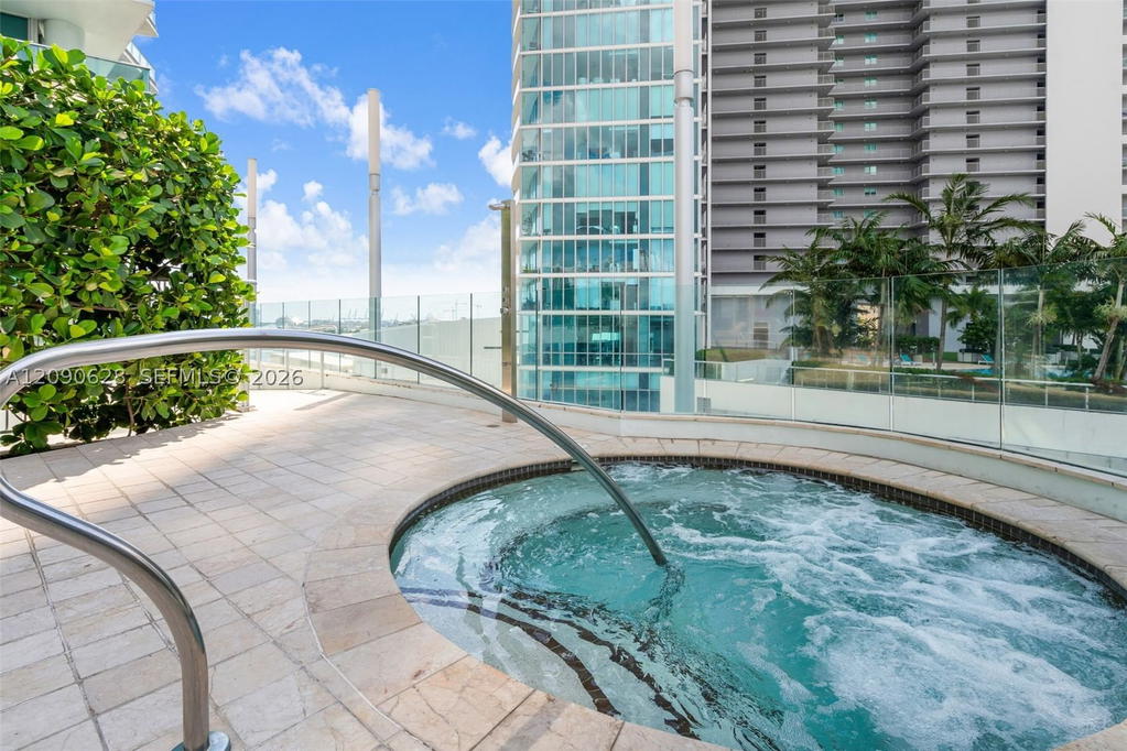 Real estate property located at 900 Biscayne Blvd #4412, Miami-dade, 900 Biscayne Bay Condo, Miami, FL