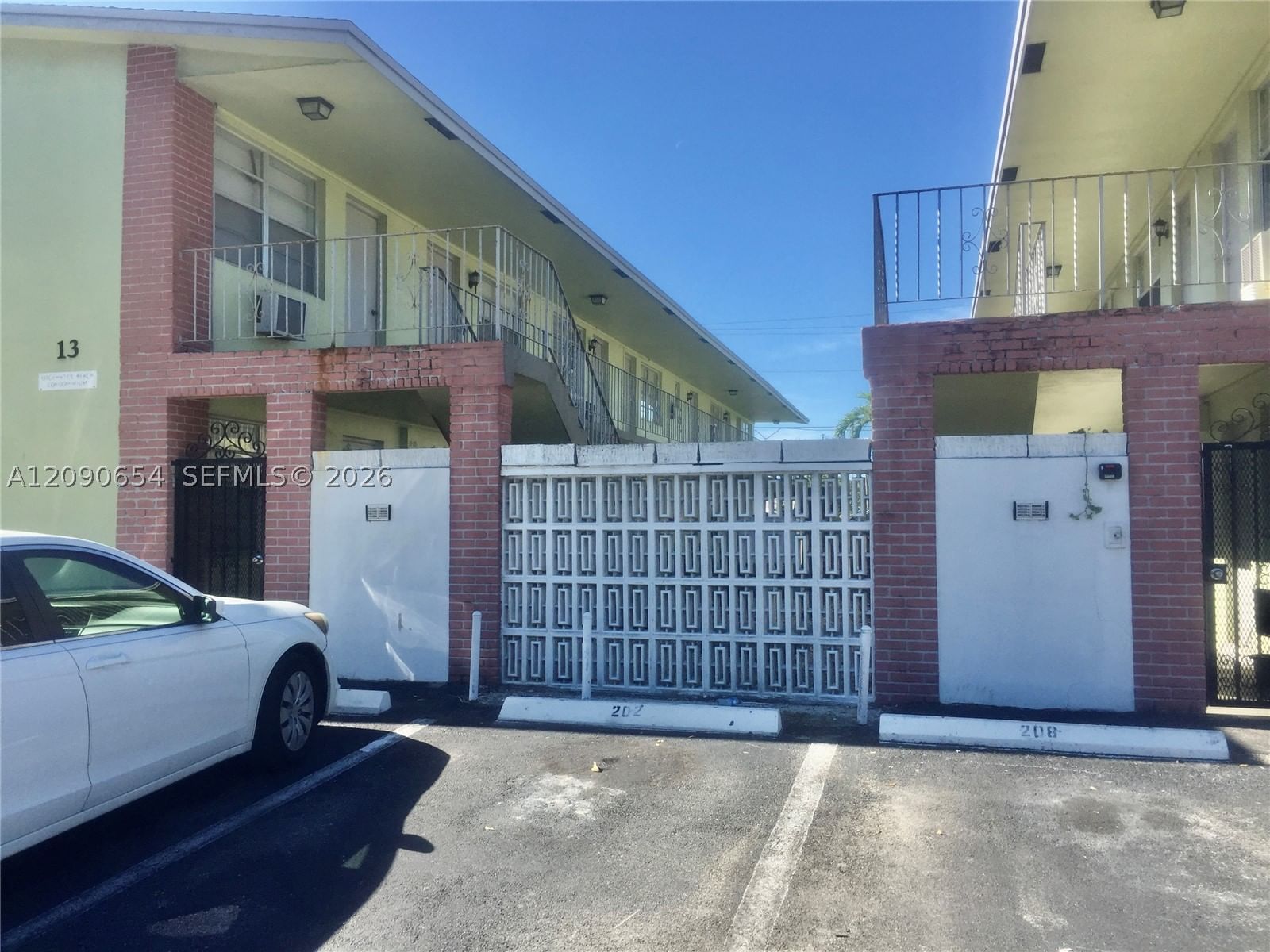 Real estate property located at 13 2nd Ave #104, Broward, Edgewater Beach Condo, Dania Beach, FL