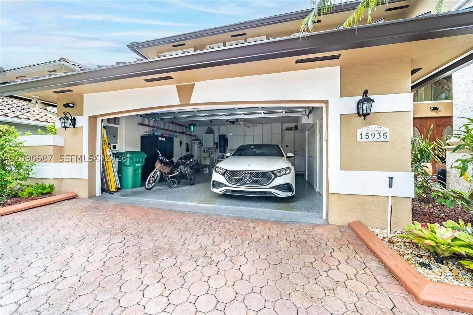 Real estate property located at 15935 82nd Ct, Miami-dade, Graham West, Miami Lakes, FL