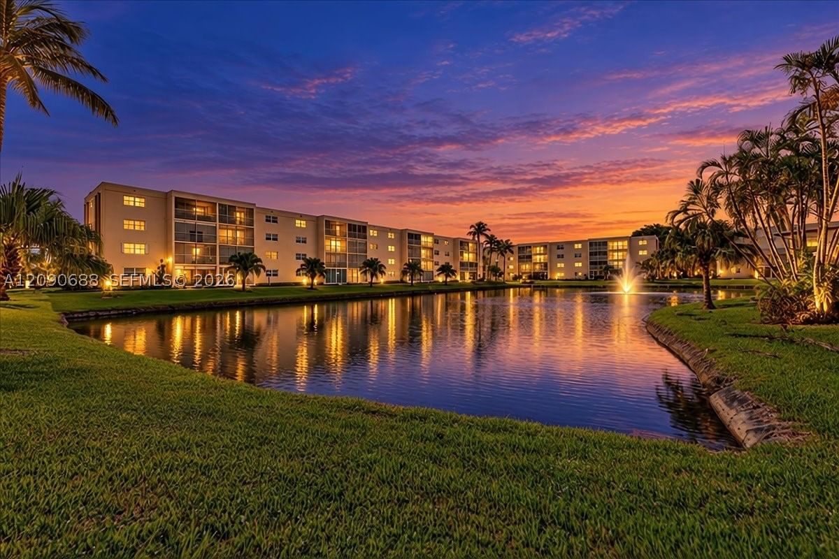 Real estate property located at 424 10th St #104, Broward, Meadowbrook Lakes Condo, Dania Beach, FL