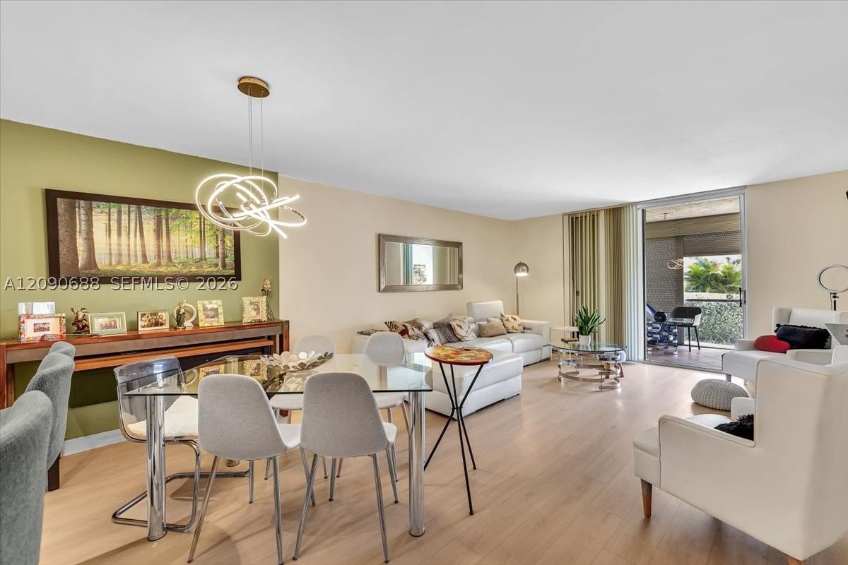 Real estate property located at 424 10th St #104, Broward, Meadowbrook Lakes Condo, Dania Beach, FL