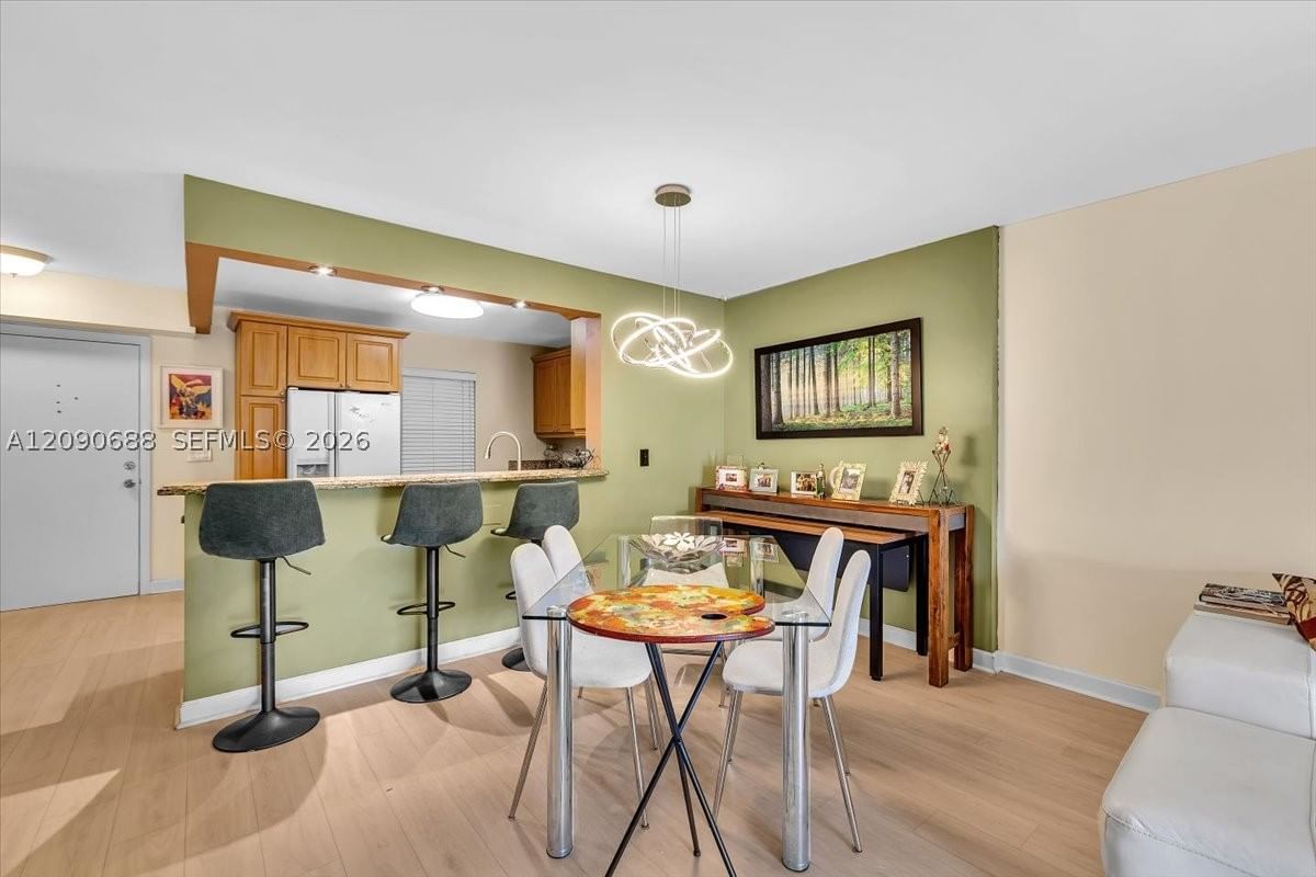 Real estate property located at 424 10th St #104, Broward, Meadowbrook Lakes Condo, Dania Beach, FL