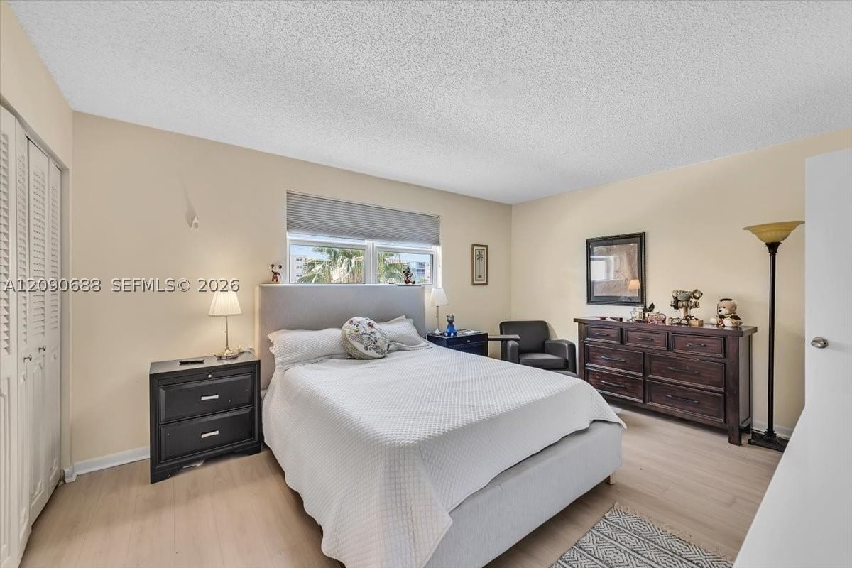Real estate property located at 424 10th St #104, Broward, Meadowbrook Lakes Condo, Dania Beach, FL