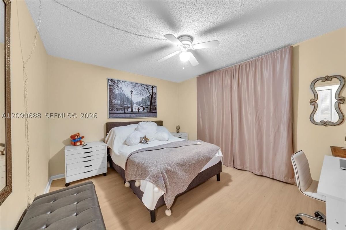 Real estate property located at 424 10th St #104, Broward, Meadowbrook Lakes Condo, Dania Beach, FL