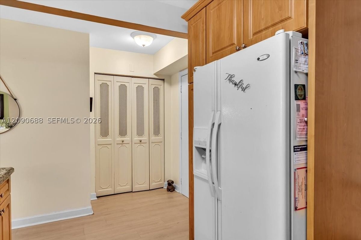 Real estate property located at 424 10th St #104, Broward, Meadowbrook Lakes Condo, Dania Beach, FL